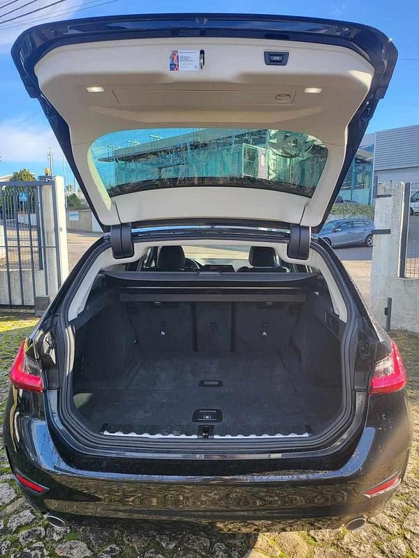 Usado BMW 316 116 HP (85 kW) 2021 Preto Carrinha