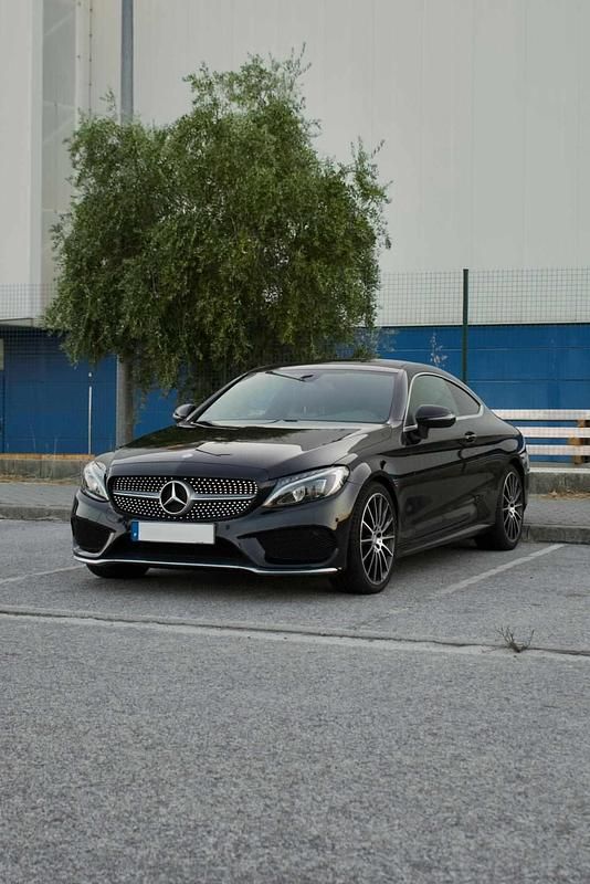 Preto Usado 2017 Mercedes C220 | € 29.500 - Imagem 1/4