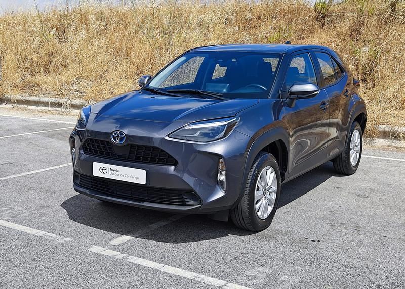 Cinza (pintura metalizada) Usado 2024 Toyota Yaris Comfort Sedan | € 26.750 (Preço elevado) - Imagem 1/4