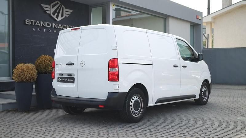Usado Opel Vivaro Essentia 102 HP (75 kW) 2022 Branco Monovolume