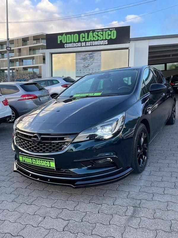 Verde Usado 2017 Opel Astra Citadino | € 20.900 - Imagem 1/4