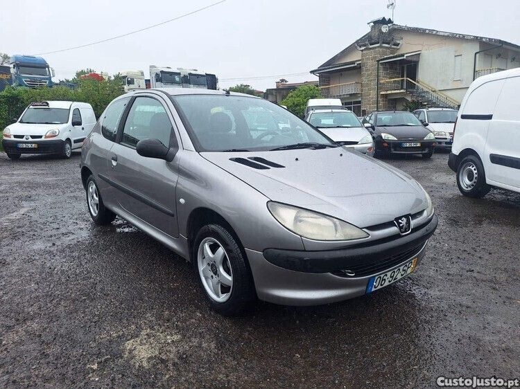 Cinza Usado 2001 Peugeot 206 | € 2.500 (Preço justo) - Imagem 1/1