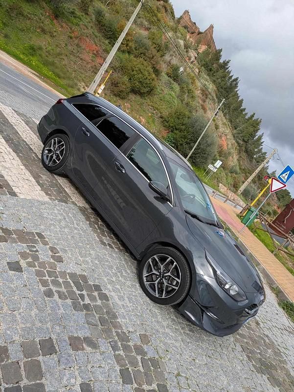 Usado Kia Ceed 120 HP (88 kW) 2021 Cinzento Citadino