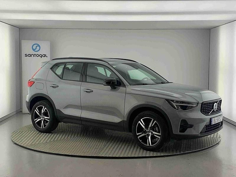 Cinzento Usado 2024 Volvo XC40 Plus SUV | € 38.490 (Caro) - Imagem 1/4