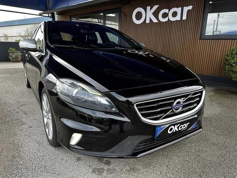 Preto Usado 2015 Volvo V40 R-Design | € 10.500 (Preço justo) - Imagem 1/4