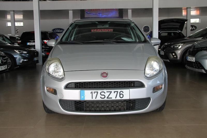 Cinzento Usado 2017 Fiat Punto Citadino | € 7.500 (Preço justo) - Imagem 1/4