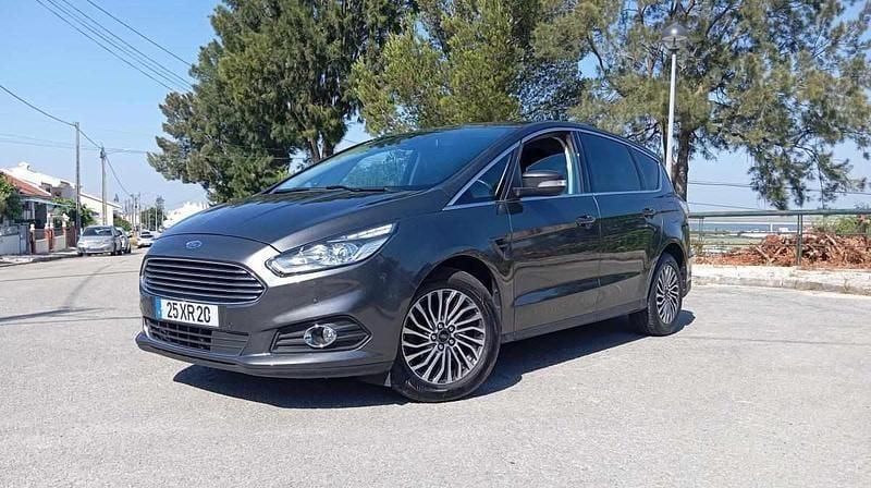 Cinzento Usado 2019 Ford S-MAX S Monovolume | € 23.800 (Bom preço) - Imagem 1/4
