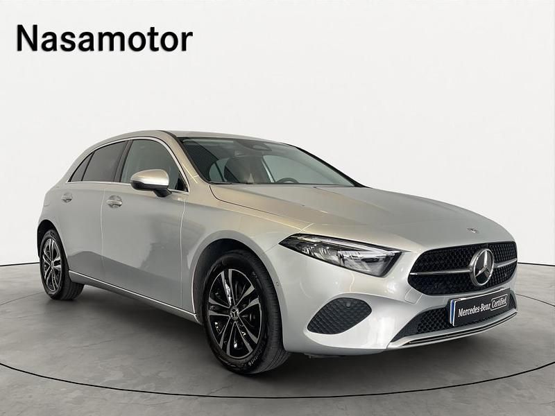 Cinzento claro metalizado Usado 2023 Mercedes A250 | € 31.000 (Super Preço) - Imagem 1/4