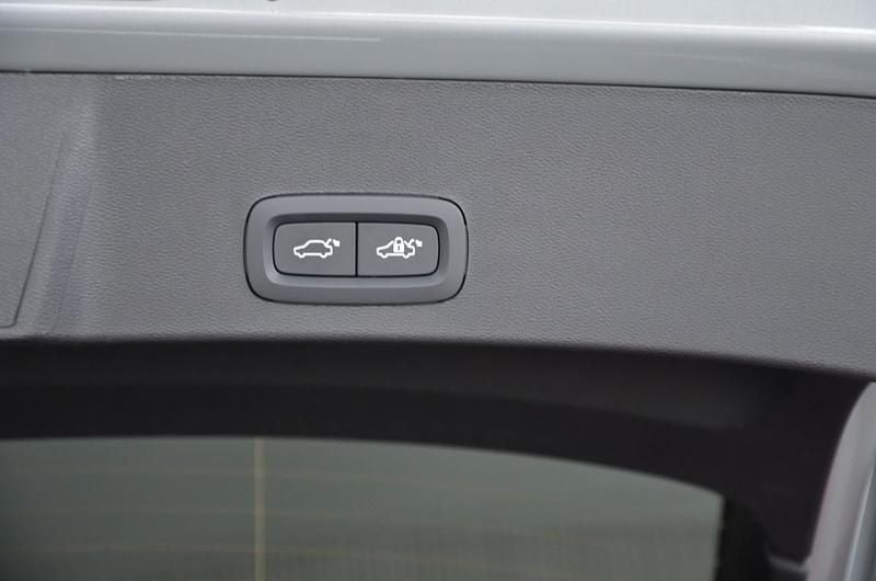 Usado Volvo XC40 185 kW (252 HP) 2024 Cinzento SUV