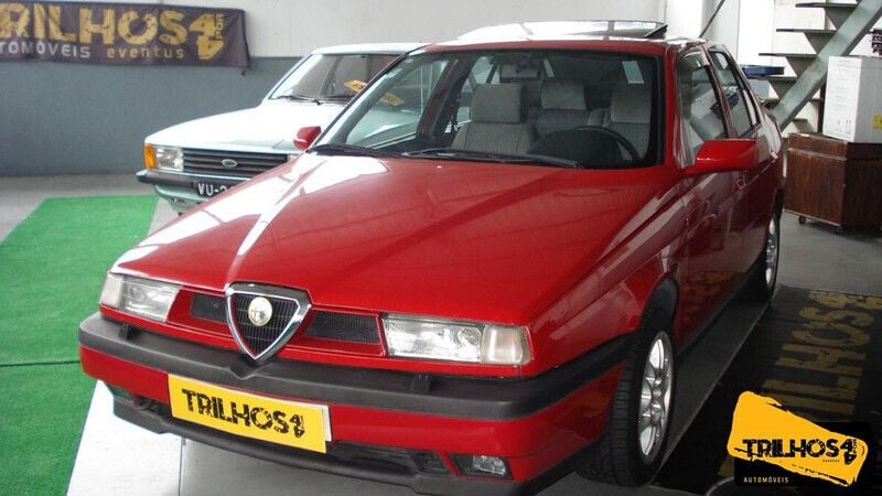 Vermelho Usado 1993 Alfa Romeo 155 Sedan | € 3.980 - Imagem 1/4