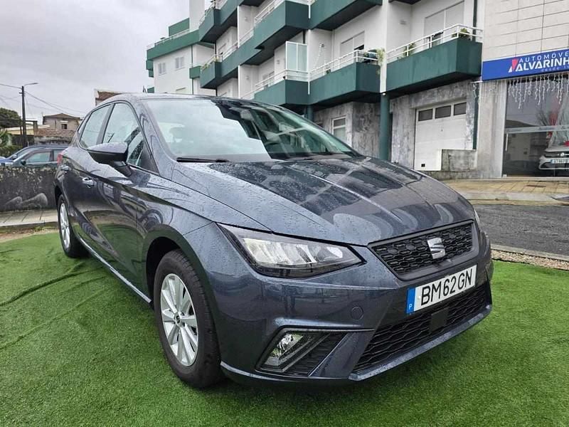 Usado Seat Ibiza Style 95 HP (69 kW) 2024 Cinza Citadino