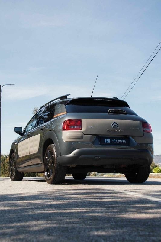 Usado Citroën C4 Cactus 82 HP (60 kW) 2014 Cinzento Citadino