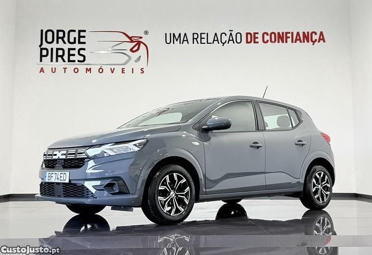 Cinza Usado 2023 Dacia Sandero Comfort Citadino | € 15.990 (Preço justo) - Imagem 1/1