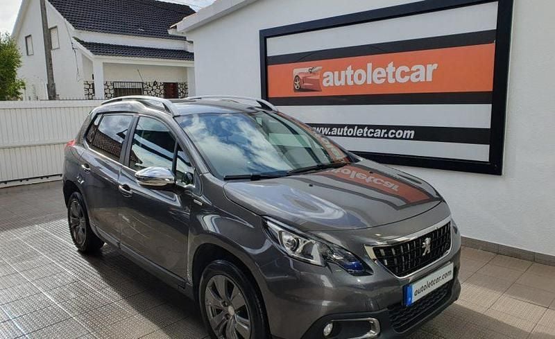 Usado Peugeot 2008 75 HP (55 kW) 2018 Cinzento SUV