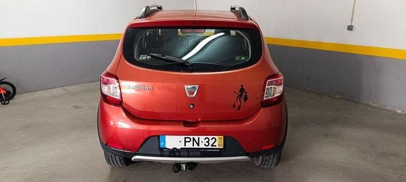 Usado Dacia Sandero Stepway 90 HP (66 kW) 2015 Sedan