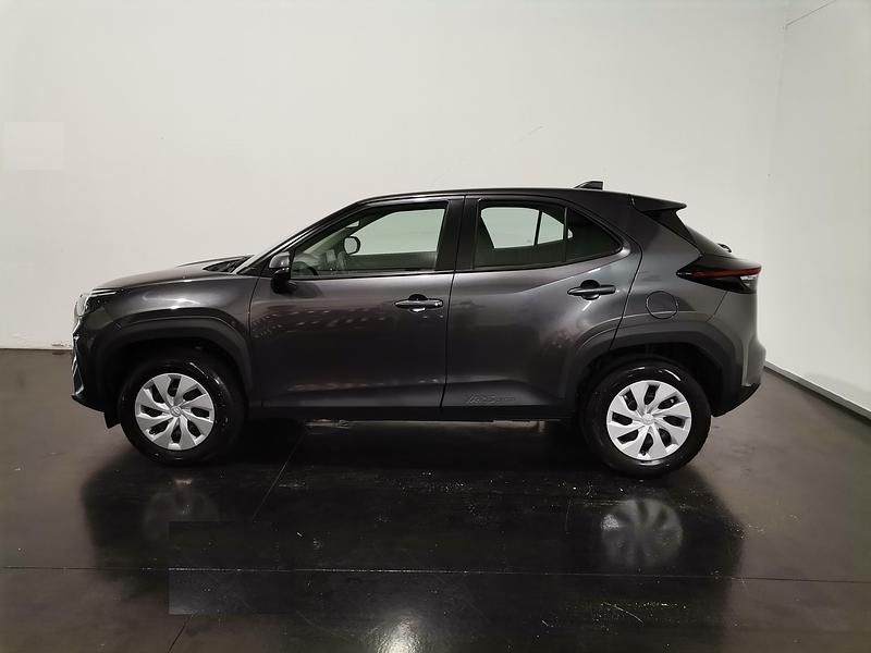 Usado Toyota Yaris Comfort 116 HP (85 kW) 2024 Cinza (pintura metalizada) Citadino