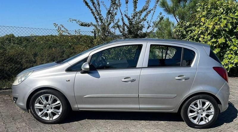 Usado 2007 Opel Corsa Sedan | € 4.750 (Preço justo) - Imagem 1/4