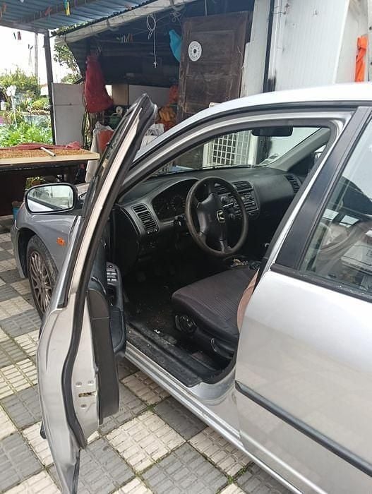 Usado Honda Civic 90 HP (66 kW) 2002 Sedan