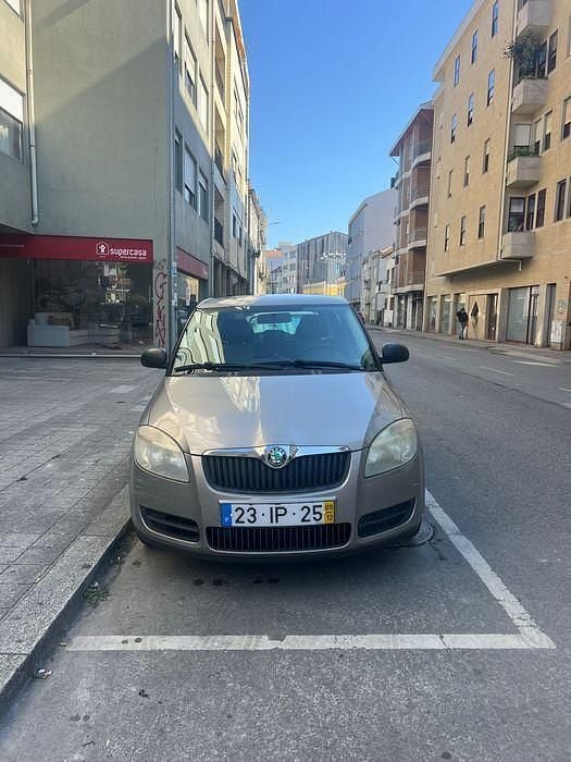 Usado 2009 Skoda Fabia Ambiente Sedan | € 3.800 (Bom preço) - Imagem 1/4