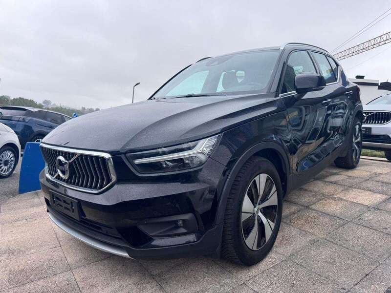 Preto Usado 2021 Volvo XC40 Inscription SUV | € 29.880 (Bom preço) - Imagem 1/4