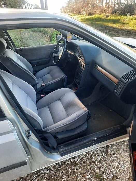 Usado 1993 Peugeot 605 Sedan | € 1.500 - Imagem 1/4