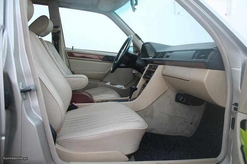 Outra Usado 1991 Mercedes E250 | € 15.500 - Imagem 1/4