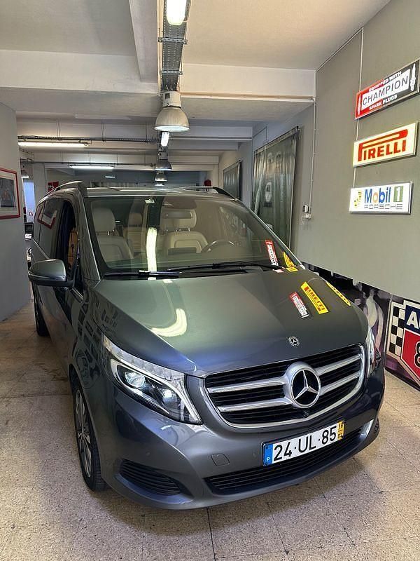 Usado Mercedes V250 Avantgarde 190 HP (139 kW) 2018 Cinza Monovolume