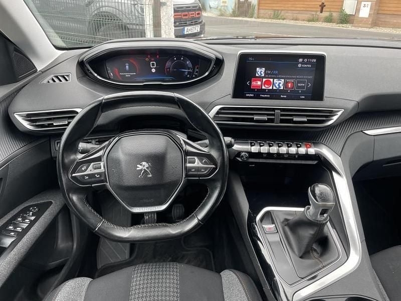Usado Peugeot 5008 130 HP (95 kW) 2018 Preto Monovolume