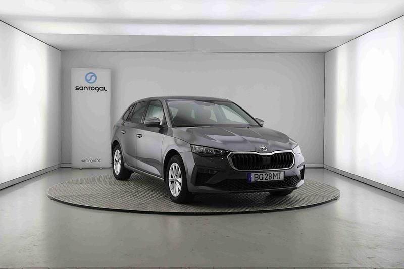 Usado Skoda Scala Selection 116 HP (85 kW) 2025 Cinzento Citadino