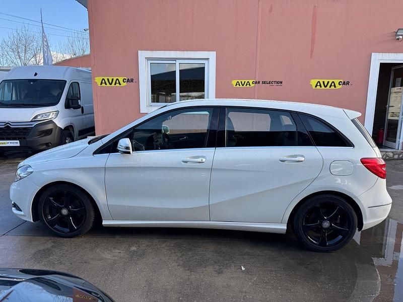 Usado Mercedes B180 109 HP (80 kW) 2012 Branco Monovolume