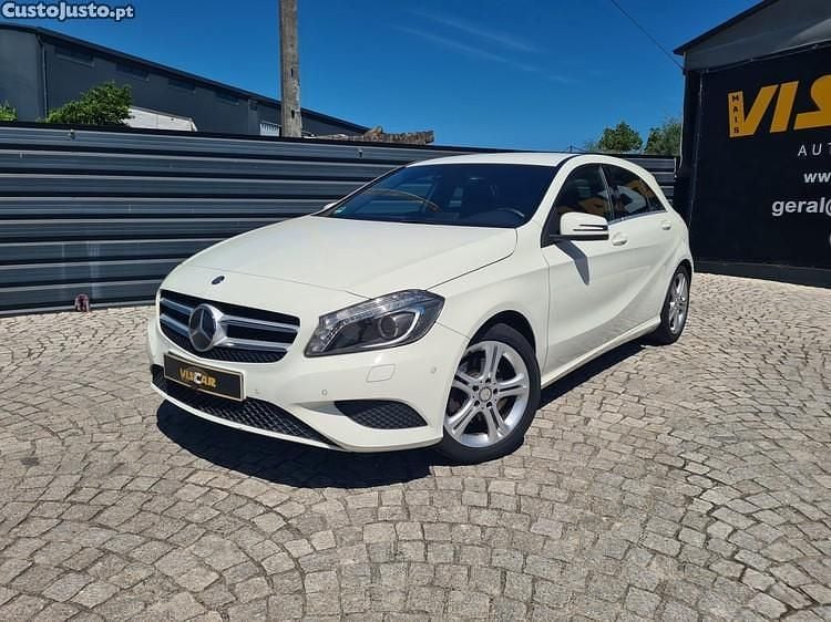 Branco Usado 2014 Mercedes A200 Urban Citadino | € 18.990 (Preço elevado) - Imagem 1/1