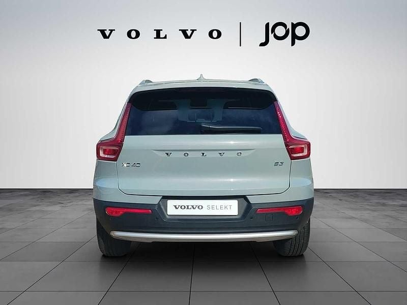 Usado Volvo XC40 163 HP (119 kW) 2026 Cinzento SUV