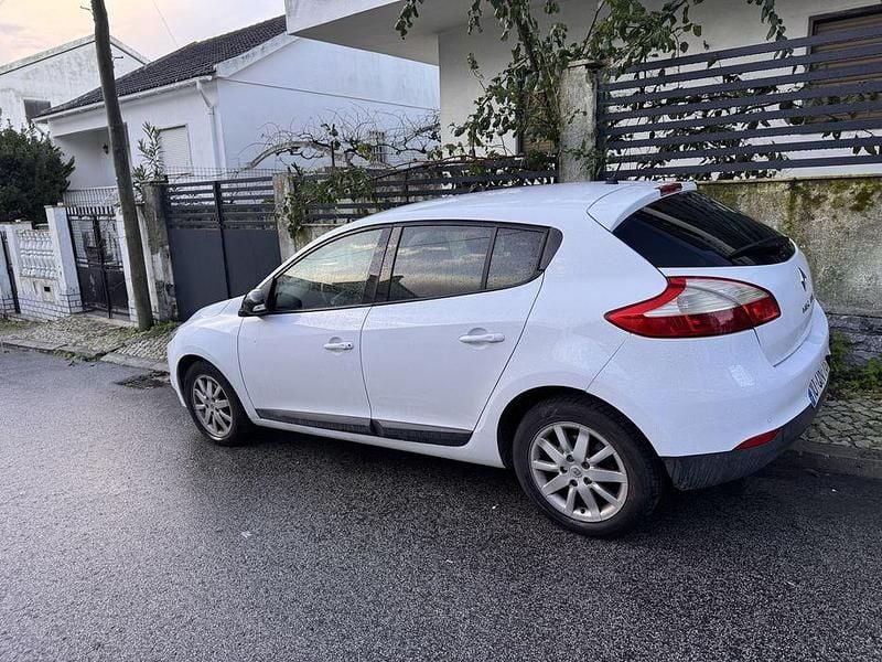 Usado Renault Mégane III 110 HP (80 kW) 2011 Branco Sedan