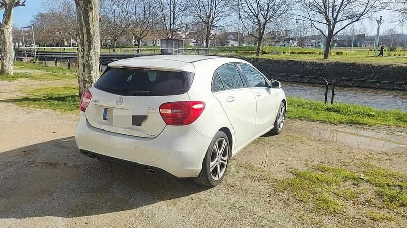 Usado Mercedes A180 109 HP (80 kW) 2015 Branco Citadino