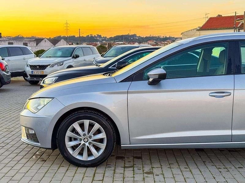 Usado Seat Leon ST 115 HP (84 kW) 2018 Cinzento Carrinha