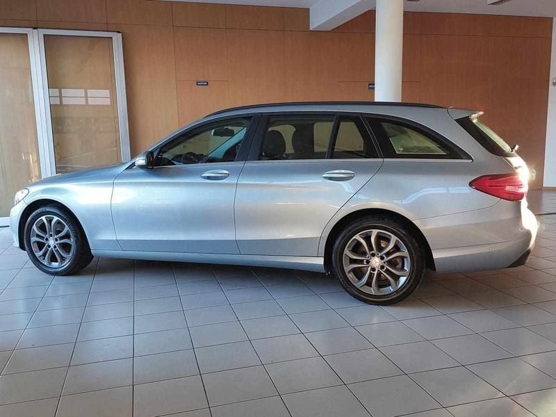 Usado Mercedes C180 116 HP (85 kW) 2015 Cinzento Carrinha