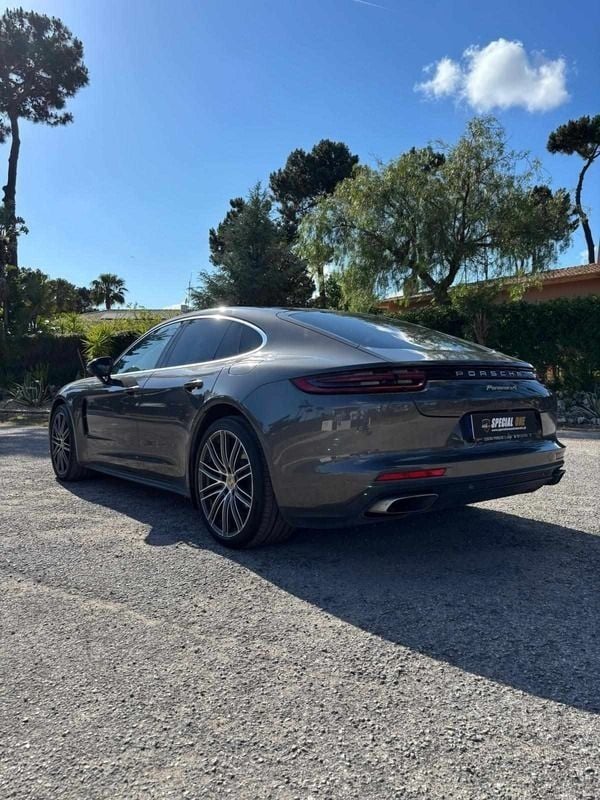 Usado Porsche Panamera 462 HP (339 kW) 2018 Cinzento Sedan