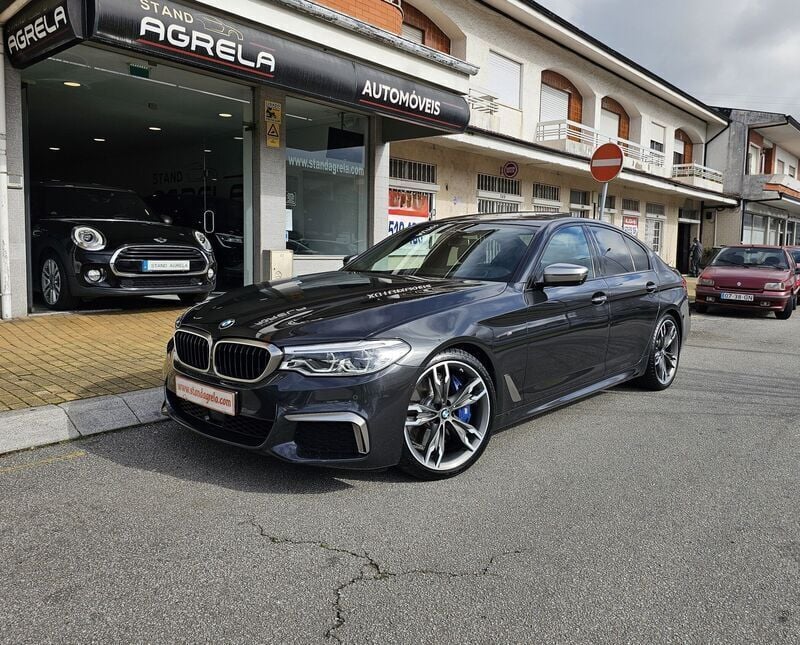 Cinza Usado 2018 BMW M550 Sedan | € 54.000 - Imagem 1/4