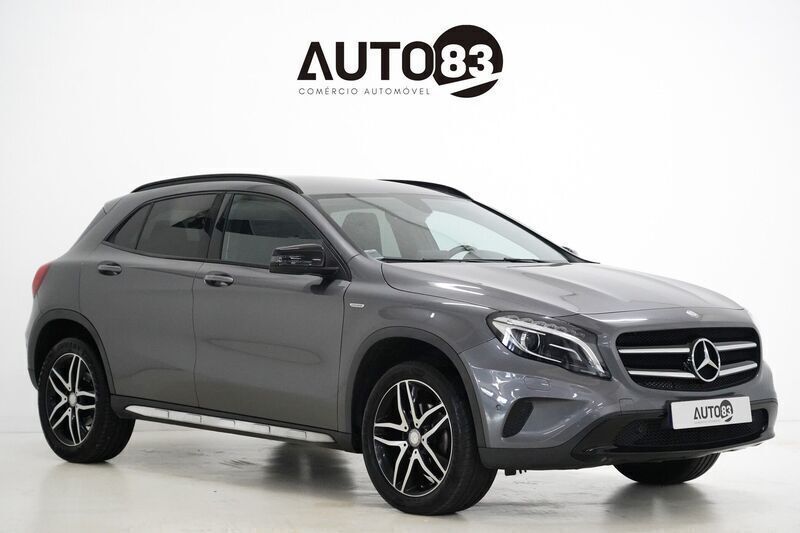 Cinza Usado 2016 Mercedes GLA180 Urban SUV | € 21.990 (Preço justo) - Imagem 1/4