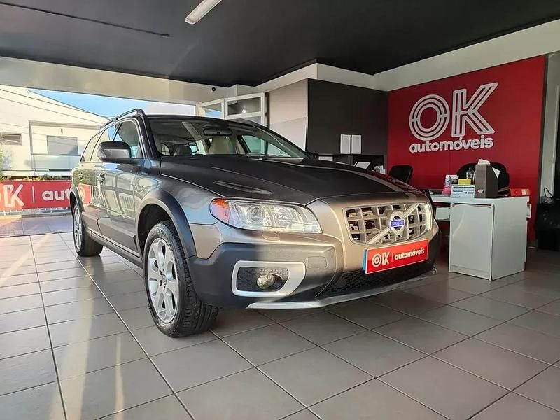 Dourado Usado 2010 Volvo XC70 Summum SUV | € 13.650 - Imagem 1/4