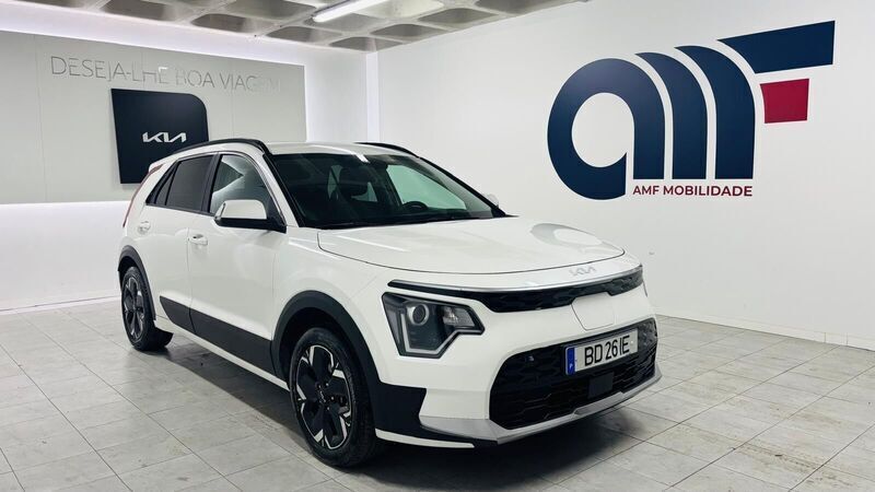 Branco Usado 2023 Kia e-Niro SUV | € 32.899 (Preço elevado) - Imagem 1/4