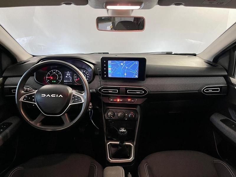 Usado Dacia Jogger Comfort 101 HP (74 kW) 2023 Vermelho Monovolume