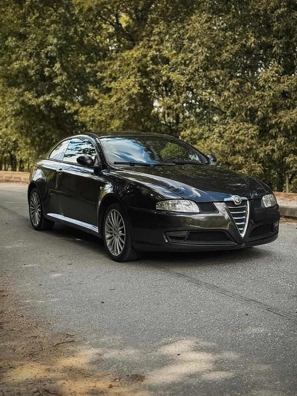 Usado Alfa Romeo GT 150 HP (110 kW) 2006 Preto Coupé
