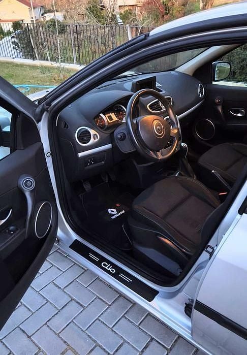 Usado 2010 Renault Clio II Sedan | € 3.850 (Preço justo) - Imagem 1/4