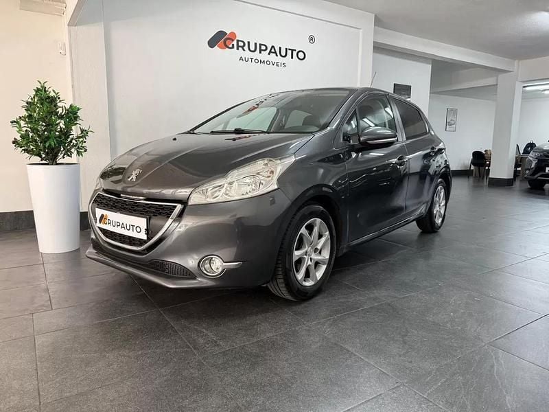 Cinza Usado 2014 Peugeot 208 Active Citadino | € 9.750 (Preço justo) - Imagem 1/4