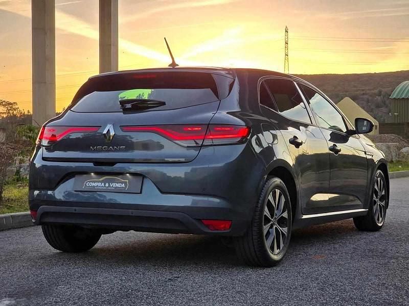 Usado Renault Mégane IV 116 HP (85 kW) 2022 Cinzento Citadino