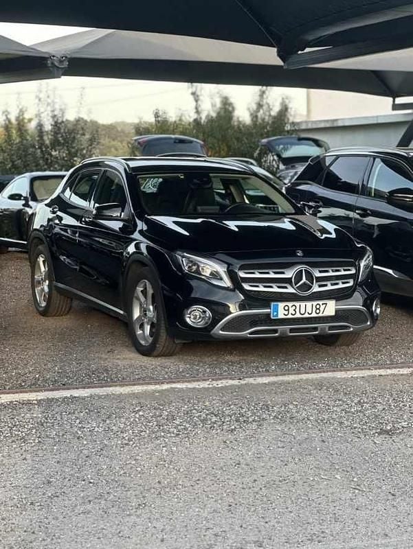Preto Usado 2017 Mercedes GLA180 SUV | € 21.900 (Preço justo) - Imagem 1/4