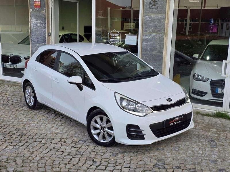 Usado Kia Rio EX 75 HP (55 kW) 2016 Branco Citadino