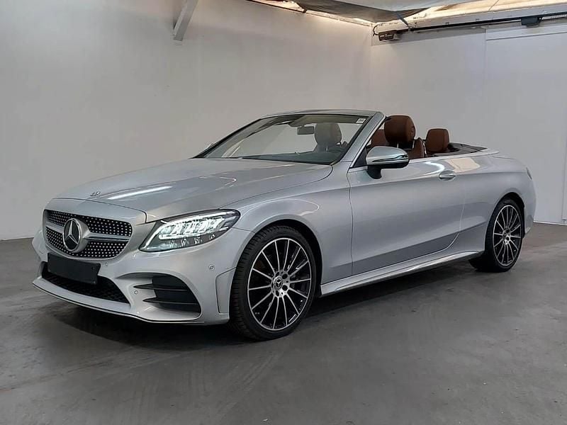 Cinza Usado 2019 Mercedes C180 AMG line Cabrios | € 37.900 - Imagem 1/4