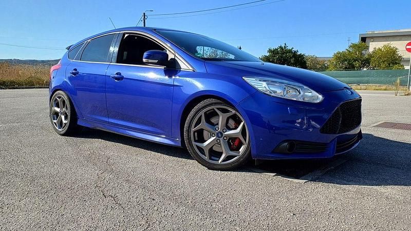 Usado 2012 Ford Focus ST Sedan | € 16.000 - Imagem 1/4
